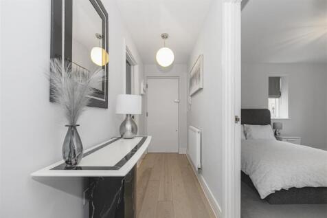 Hallway 1.jpg
