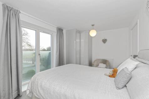 Bedroom 1.jpg