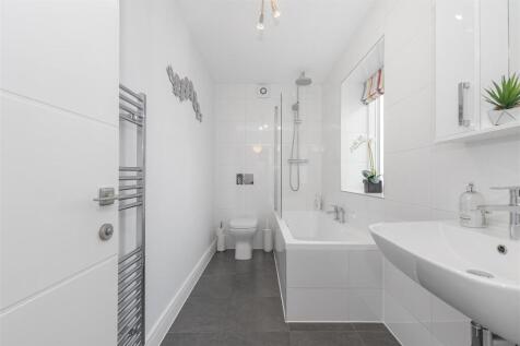 Bathroom 1.jpg