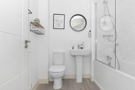 Bathroom 1.1.jpg