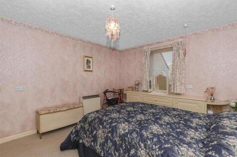 Bedroom 1.jpg