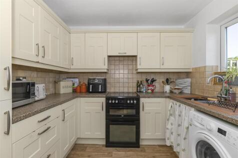Kitchen 2.jpg