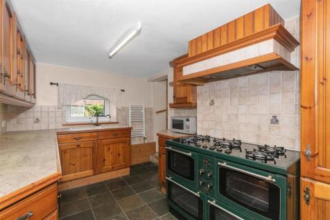 Kitchen 1.jpg