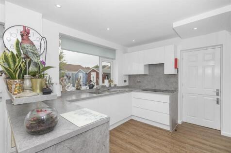 Kitchen 1.jpg