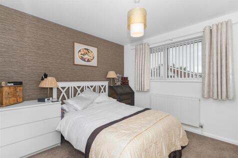 Bedroom 1.jpg