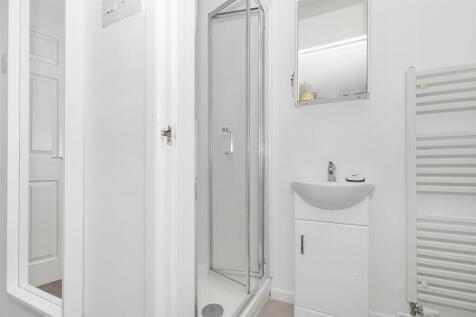 Ensuite 2.jpg