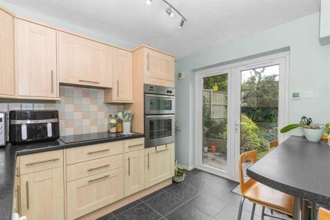Kitchen 2.jpg