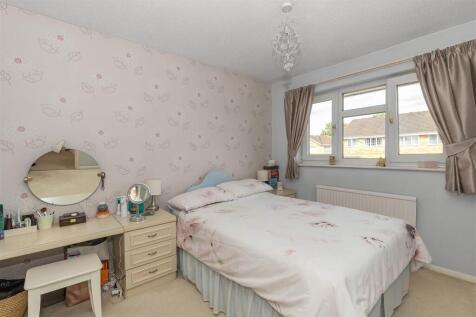Bedroom 1.jpg