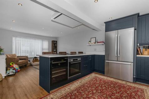 Kitchen 3.jpg