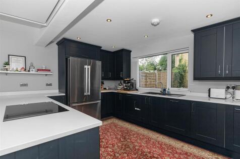 Kitchen 1.jpg