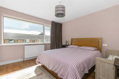 Bedroom 1.jpg