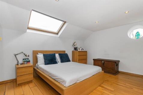 Bed 1.jpg