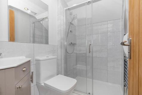 Ensuite 2.jpg