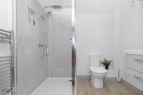 Bathroom 2.jpg