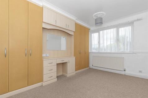 Bedroom 1.jpg