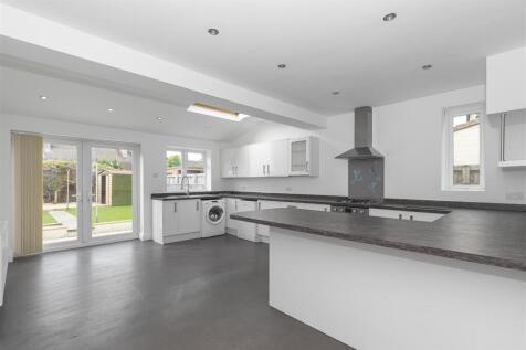 Kitchen 1.jpg