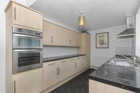 Kitchen 1.jpg