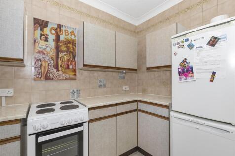 Kitchen 2.jpg