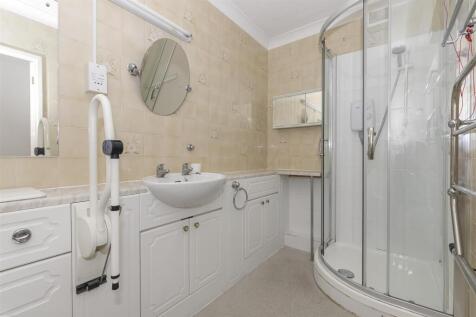 Shower Room.jpg