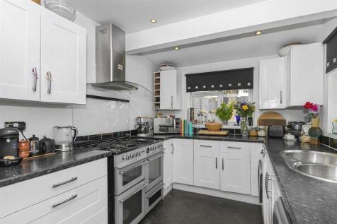 Kitchen 1.jpg