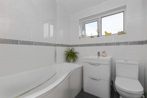 Bathroom.jpg