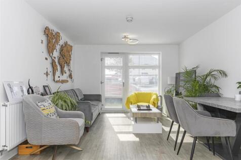 Lounge 1.jpg
