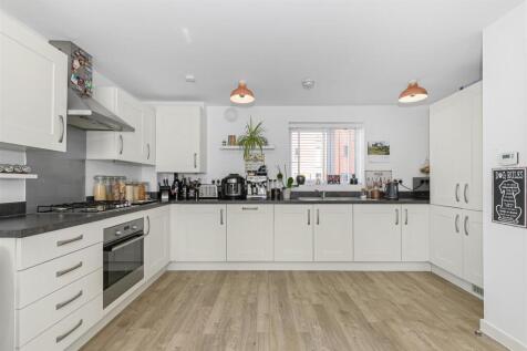 Kitchen 2.jpg