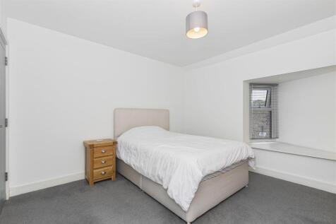 Bed 1.jpg