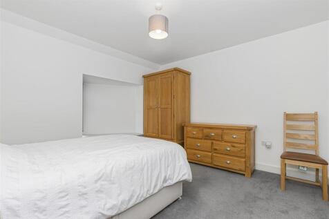Bed 1b.jpg