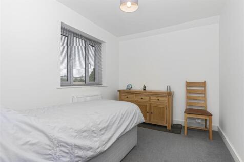 Bed 2.jpg