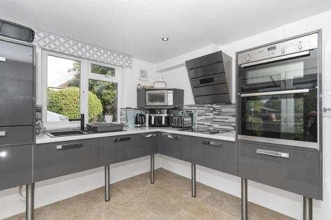 Kitchen 2.jpg