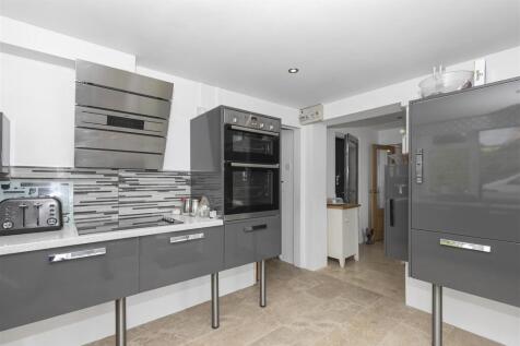 Kitchen 3.jpg
