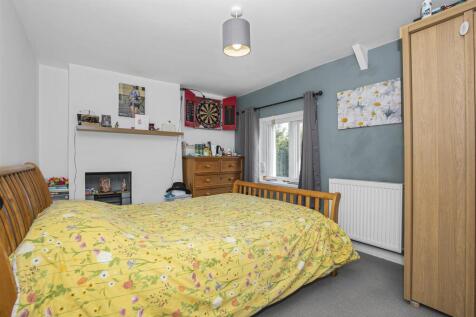 Bedroom 1.jpg