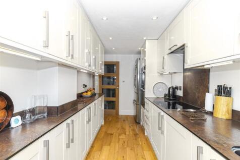 Kitchen 2.jpg