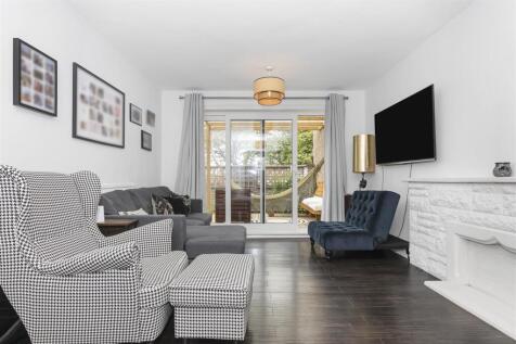 Lounge 1.jpg