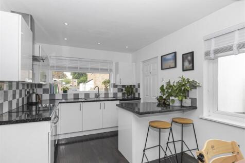 Kitchen 2.jpg