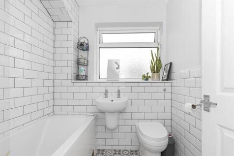 Bathroom 1.1.jpg