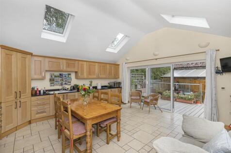 Kitchen 1.jpg