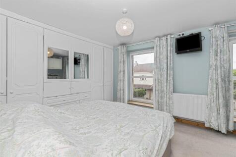 Bedroom 1.jpg