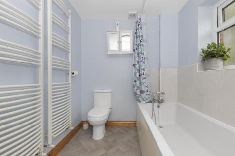 Bathroom 1.jpg