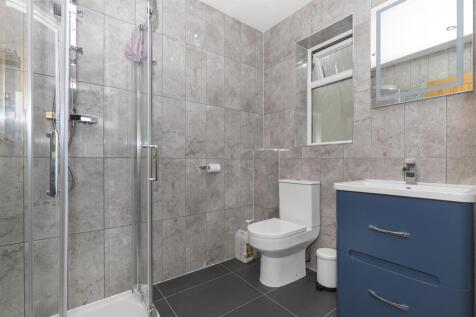 Ensuite 1.jpg
