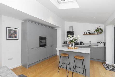 Kitchen 2.jpg