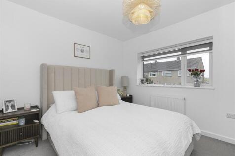 Bedroom 1.jpg