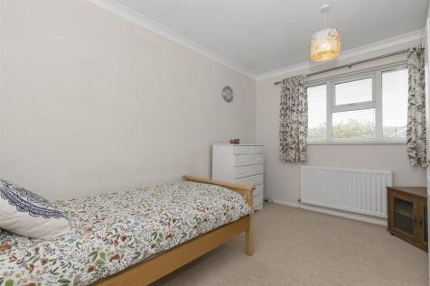 Bed 2.jpg