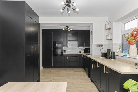 Kitchen 1.jpg