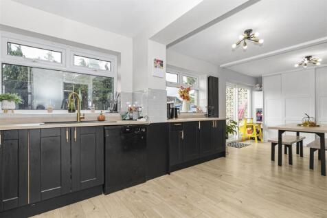 Kitchen 3.jpg