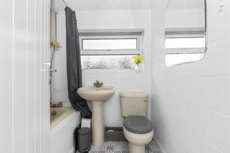 Bathroom 2.jpg