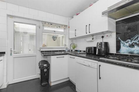Kitchen b.jpg