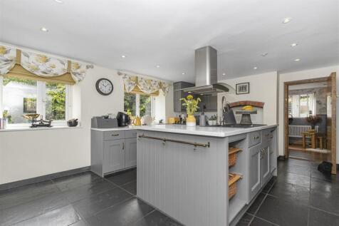 Kitchen 1.jpg