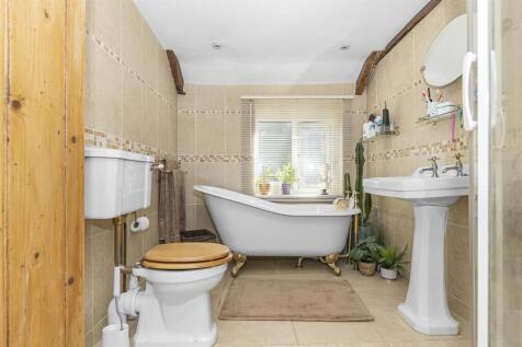 Bathroom 1.jpg